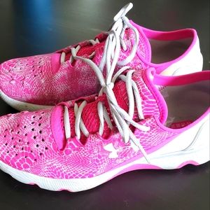 Great condition Under armour speedform sneakers